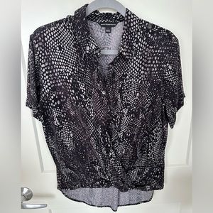 Rock & Republic short sleeve button up blouse hi low top (small)